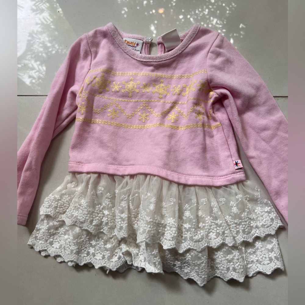 Truly Scrumptious by Heidi Klum pink Sweater with lace details